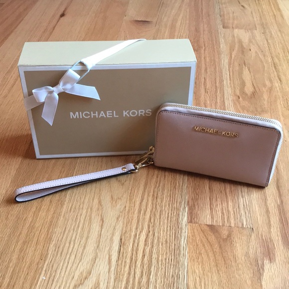 NWT Michael Kors Wristlet - Picture 1 of 5